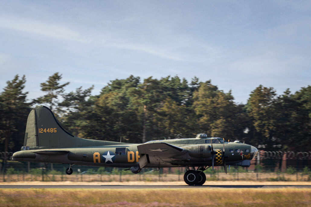 Boeing B-17 Flying Fortress "Sally B"